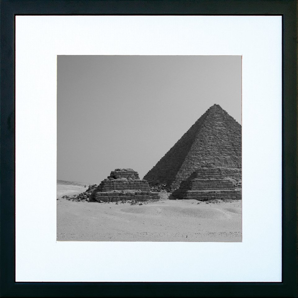 Cuadro blanco y negro piramides