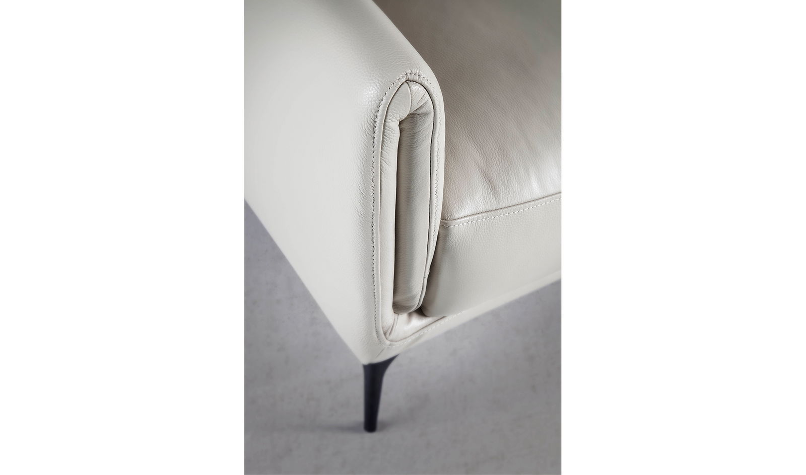 Sofá con chaise longue moderno piel y acero Otranto