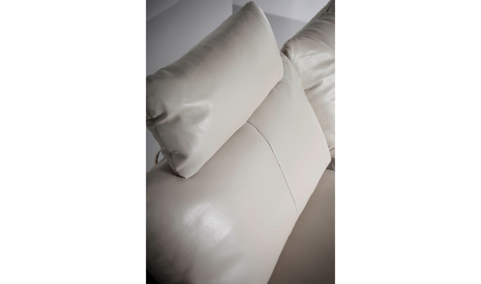 Sofá con chaise longue moderno piel y acero Otranto