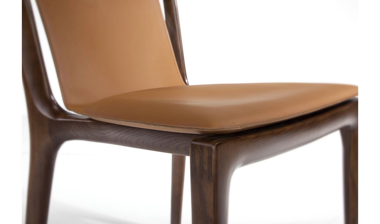 Silla moderna piel y nogal Riccia