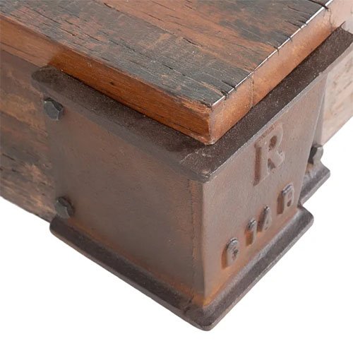 Mesa de centro vintage de madera con forja
