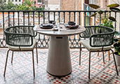 Mesa de comedor redonda exterior cemento gris 90 cms. Itai Kave Home