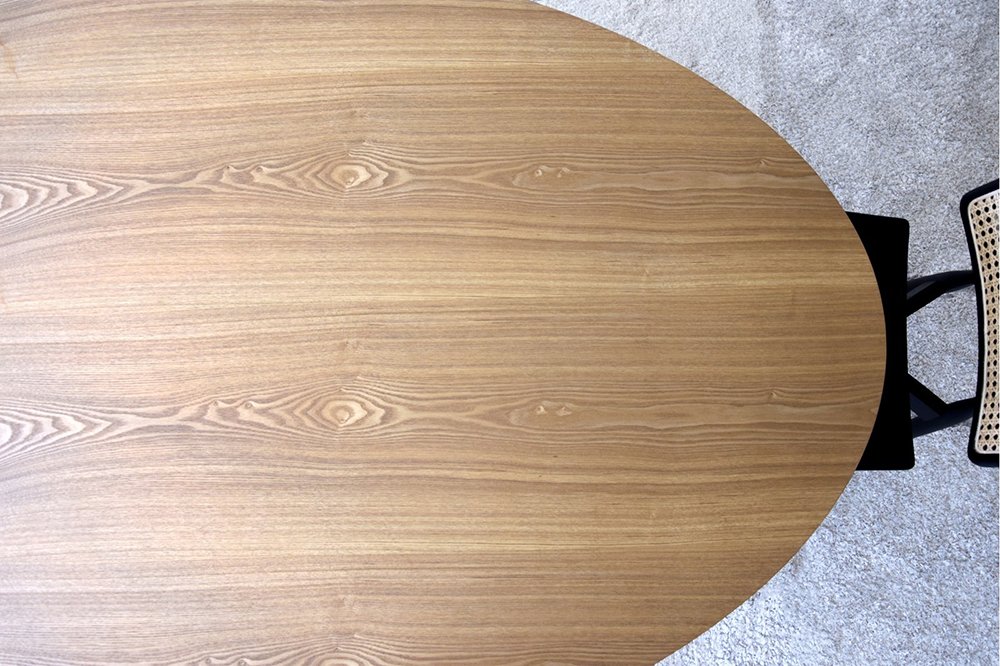 Mesa de comedor oval natural madera de  fresno pie central