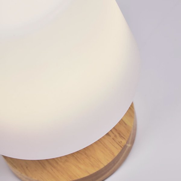 Lámpara de sobre mesa ámbar madera con batería LED