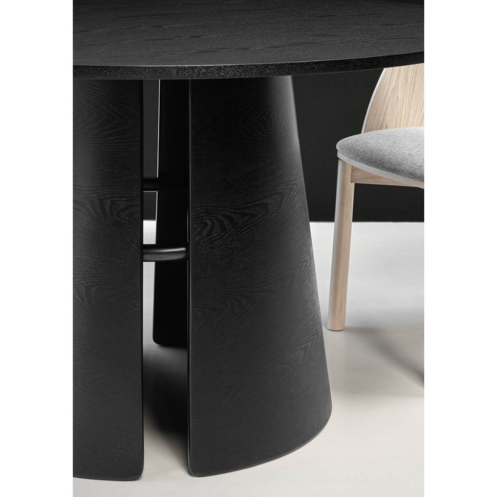 Mesa de comedor redonda de diseño negra