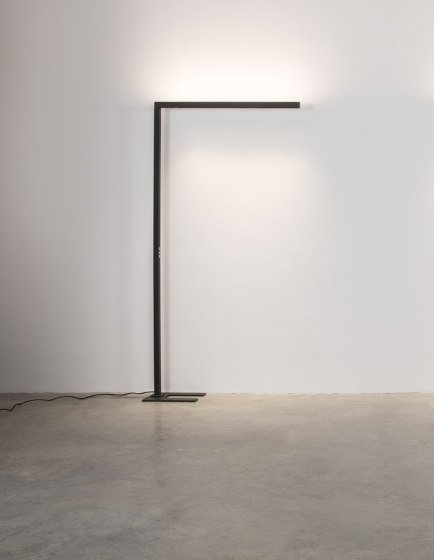 Lámpara de pie minimalista negra arquitect