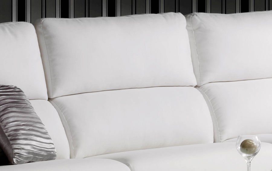 Sofa Diamond con chaissloungue en piel blanca