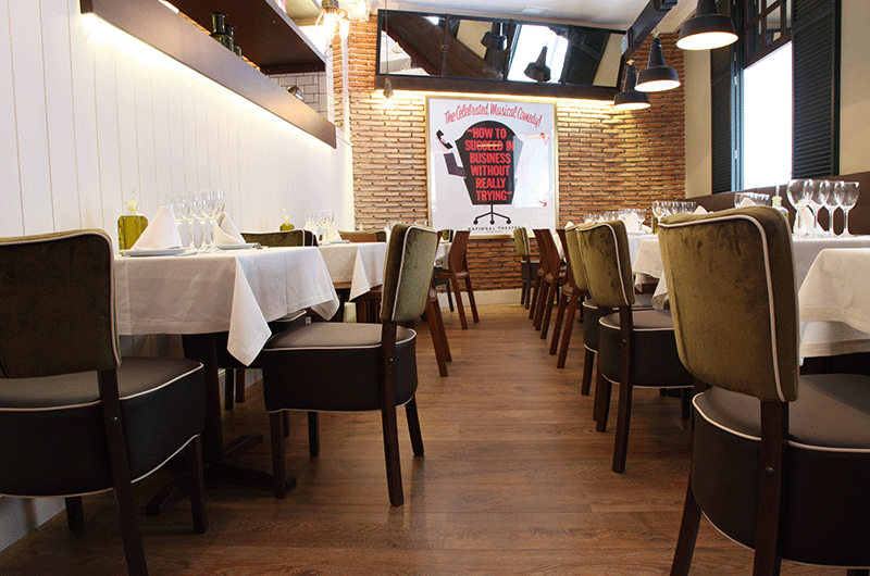 Restaurante con sillas tapizadas decorado por PortobelloStreet